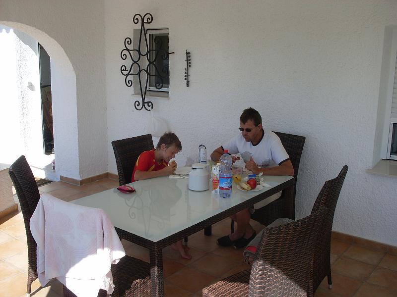 Spanien2010_5 055.jpg - Breakfasttime